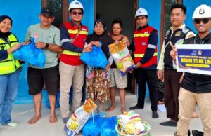 PT SMM Serahkan 150 Paket Bantuan Banjir untuk Warga Desa Lemo I dan Dusun Teluk Lihat