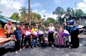 Pemdes Desa Lemo II Salurkan Bantuan untuk Korban Kebakaran di RT 02