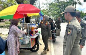 Satpol PP Barito Utara Lakukan Penertiban PKL di Jalur Protokol Kota Muara Teweh