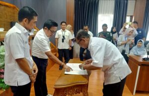 Penandatanganan Perjanjian Kerjasama BUMDes dan BUMDesma dengan Perusda Batara Membangun