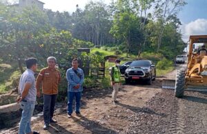 Kadis PUPR Barito Utara Tinjau Langsung Perbaikan Jalan Nasional Muara Teweh-Kandui