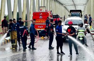 Jelang HUT ke 75 Barito Utara, Disdamkarmat Turunkan 180 Personel Bersihkan Jalan Protokol