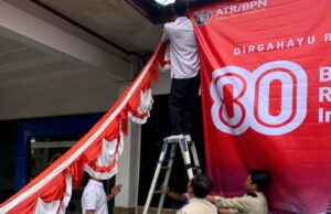 Kantor Pertanahan Barito Utara Kibarkan Semangat Kemerdekaan Lewat Atribut Merah Putih