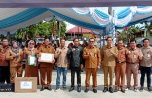 Disdik Barut Serahkan Peralatan Pendidikan untuk Dukung Mutu Pembelajaran