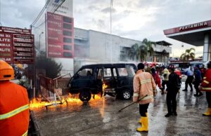 Mobil Carry Terbakar di Depan SPBU Jalan Pramuka Muara Teweh, Satu Warga Alami Luka Bakar