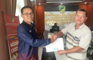 Disdukcapil Serahkan Dokumen Kependudukan kepada ASN Purna Tugas, Bentuk Layanan Aktif dan Proaktif