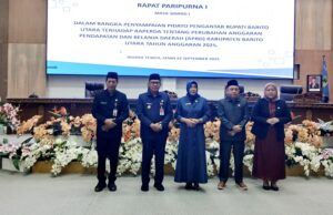 Pj Bupati Barito Utara Sampaikan Nota Keuangan dan RAPBD-P 2025 Senilai Rp3,46 Triliun di DPRD