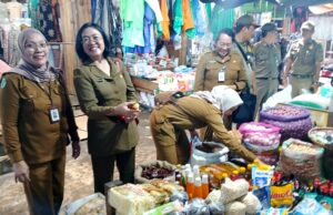 Pastikan Pangan Aman, Tim GEMPUR Pasar Lakukan Pengawasan di Pasar Pendopo Muara Teweh