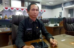 Anggota DPRD Apresiasi Warga Desa Lemo – Bukit Bambu Dalam Gotong Royong Perbaiki Jalan