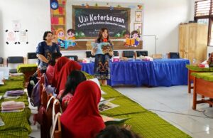 Balai Bahasa Kalteng Laksanakan Uji Keterbacaan Cerita Anak Dwibahasa di SDN 1 Melayu