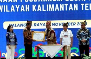 Bupati Barito Utara Terima Penghargaan dari Kementerian Hukum dan HAM RI