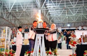 Wakil Bupati Nyalakan Obor, Tanda Dimulainya Porkab Barito Utara 2025