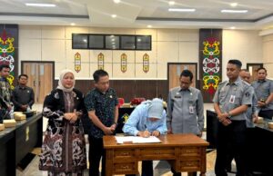 DPRD Barut dan Kemenkumham Kalteng Teken MoU Penyusunan Raperda Inisiatif