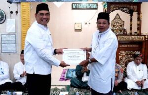 Bupati Salurkan Hibah Rp 1 Miliar Untuk Masjid Ar Rahim dan Umumkan Perbaikan Jembatan di Lahei Barat