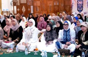 Hj Nety Herawati dan Hj Sri Neni Trianawati Hadiri Peringatan Nuzulul Quran di Rumah Jabatan Bupati