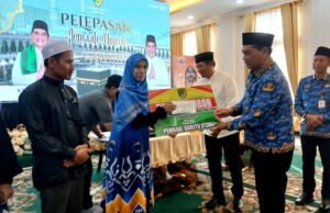 Bupati Barito Utara Lepas Jamaah Umroh Juara MTQH, Berikan Apresiasi dan Uang Saku