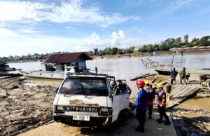 BPBD Barito Utara Tangani Mobil Terjun ke Sungai di Penyeberangan Lahei III