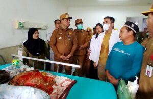 Bupati Barito Utara Kunjungi Bayi Penderita Hidrosefalus di RSUD, Minta Pelayanan Maksimal dan Rujukan Lanjutan