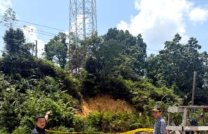 Anggota DPRD Barito Utara Tinjau Lokasi Tower Telkomsel di Desa Sikui, Area Dipasangi Garis Pembatas