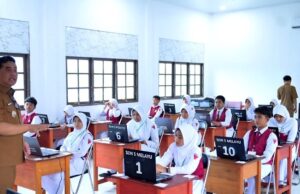 Bupati Barito Utara Tinjau Hari Pertama TKA di SDN Melayu 5, Tekankan Kejujuran di Atas Prestasi