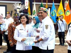 Bupati Barito Utara Terima Tiga Penghargaan di Rakorda Bangga Kencana Kalteng 2026
