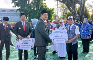 Bupati Barito Utara Serahkan SIP Pintar Juara, Ribuan Pelajar Berprestasi Barut Terima Penghargaan