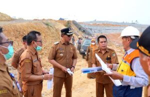 Bupati Barito Utara Pastikan Progres WFC, Pelebaran Jalan Yetro Sinseng dan Jembatan Lemo Terus Dipacu