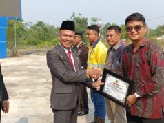 Kontribusi Untuk Masyarakat, PT SMM Terima Penghargaan dari Kecamatan Teweh Selatan