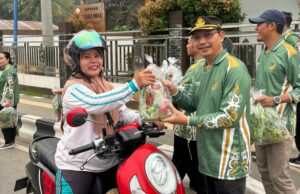 Peringati Hari Pangan Sedunia ke-46, DKPP Barito Utara Berbagi Sayuran dan Telur serta Gelar Pangan Murah